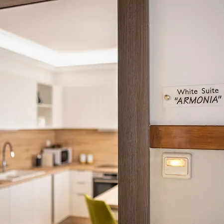 White Armonia Apartament *